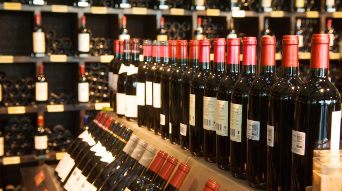 Nghị định 105/2017/NĐ-CP có hiệu lực từ ngày 01/11/2017 quy định về sản xuất kinh doanh rượu.